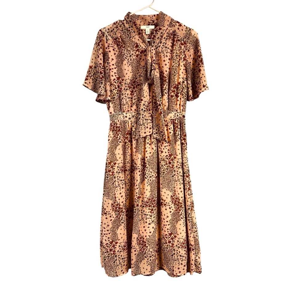 1901 Soft Pink Blush Fall Dress Floral Pattern Flowy Tie Neck Short Sleeve Midi